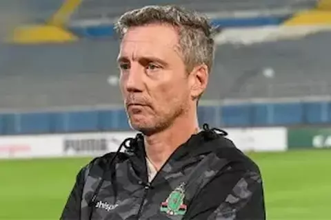 تقارير: "على كف عفريت".. الأهلي يتحكم في مصير مدرب الجيش الملكي